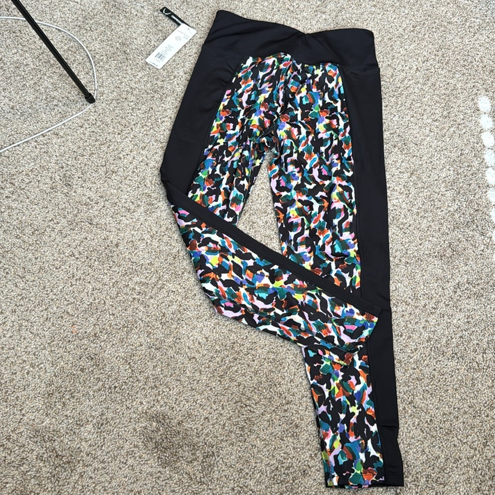 Nanette Lepore multicolor athletic compression 7/8 length legging,Medium NWT - Picture 6 of 7